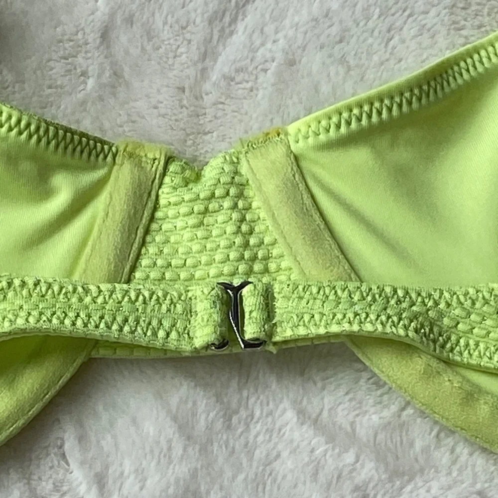 NWOT Frankie’s bikinis Sundance neon underwire bikini top 19373